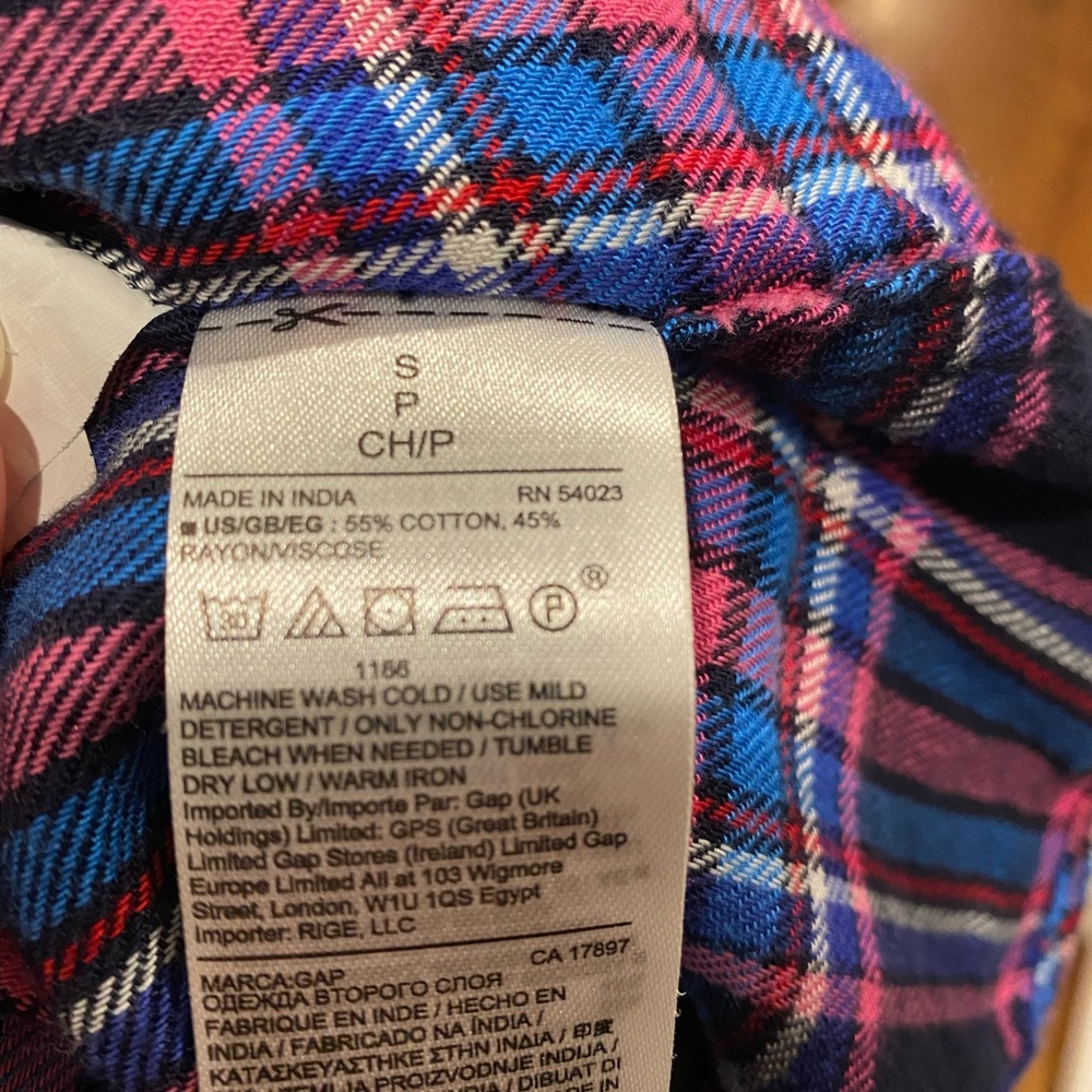 GAP Soft Plaid Flannel - Excellent Condition - Picture 5 of 6